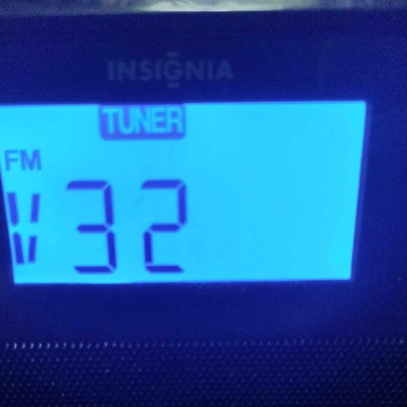 Insignia Ipod Boombox - Picture 6 of 12